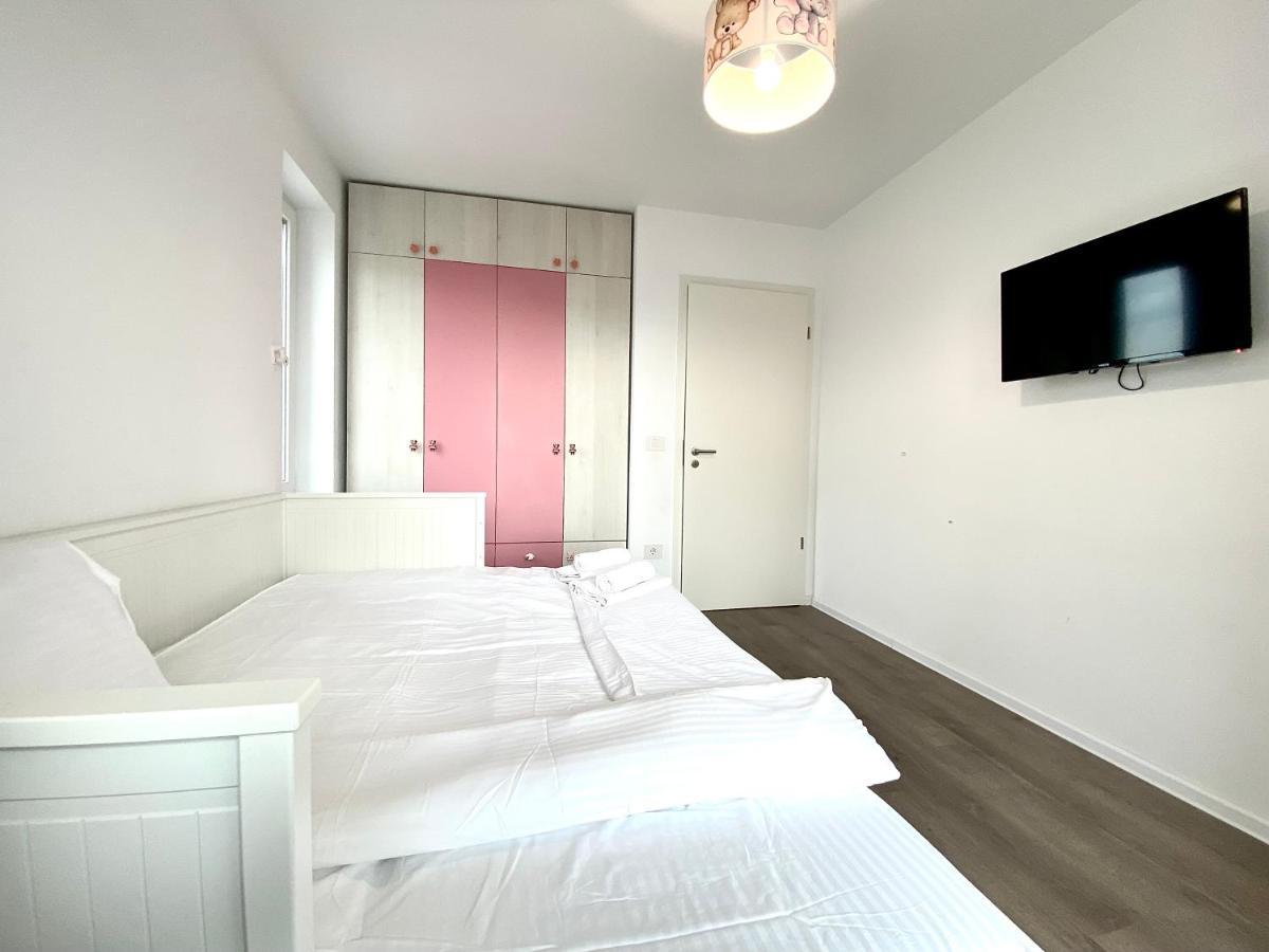 Astoria Apartment - Pet Friendly Brasov Luaran gambar